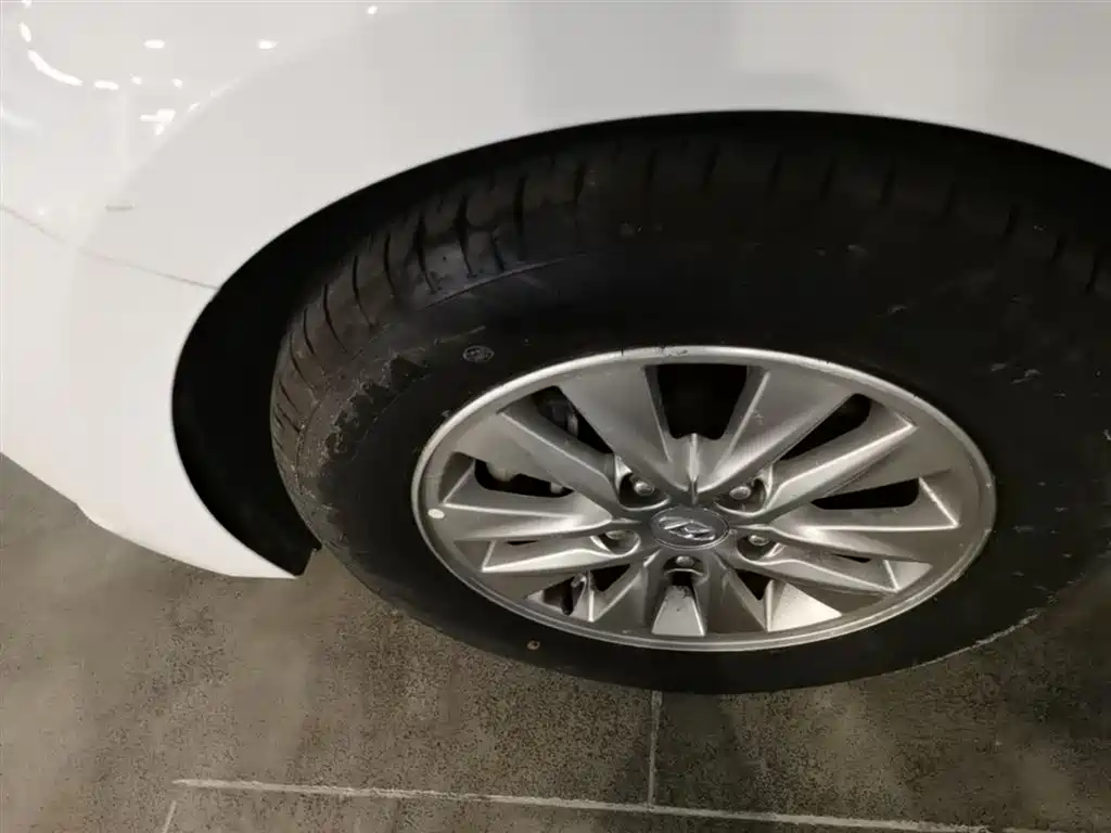 Hyundai Elantra 2019 — фото 23