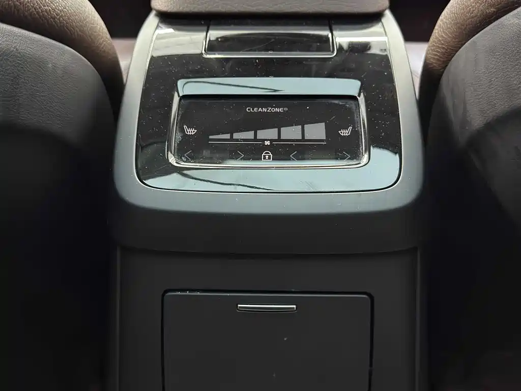 Volvo S90 Plug-In Hybrid 2018 — фото 13
