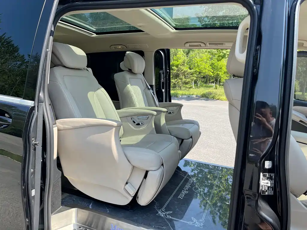 Mercedes-Benz V-Class 2019 — фото 13