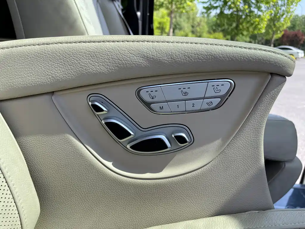 Mercedes-Benz V-Class 2019 — фото 14