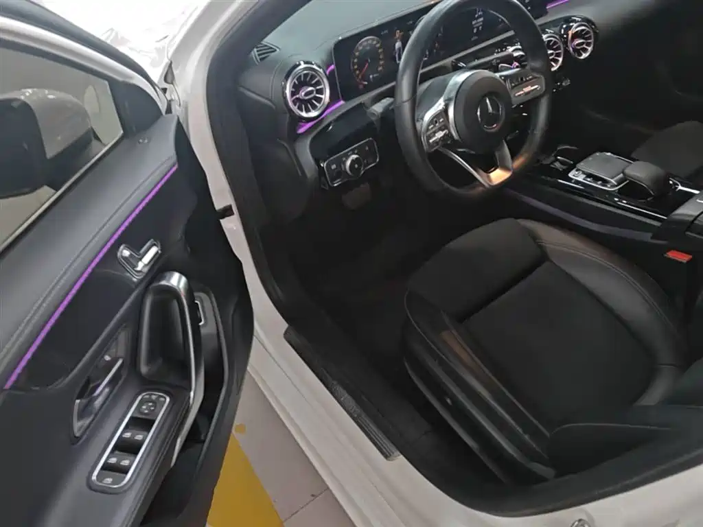 Mercedes-Benz A-Class 2019 — фото 16
