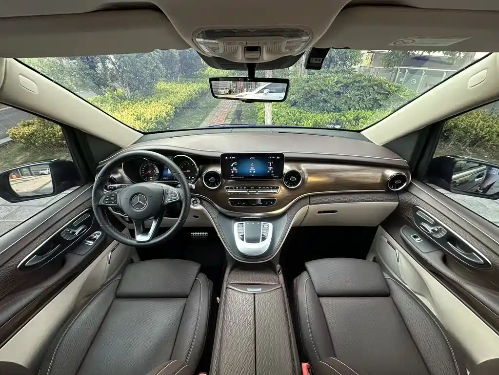 Mercedes-Benz V-Class 2023 — фото 15