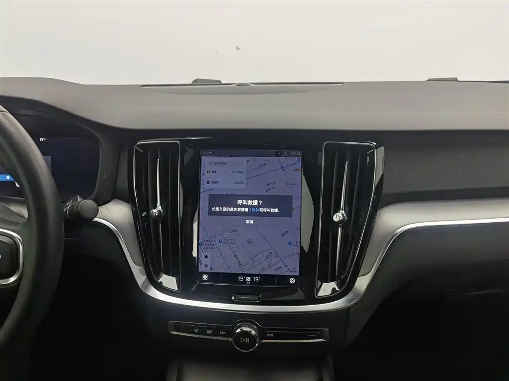Volvo S60 2023 — фото 12