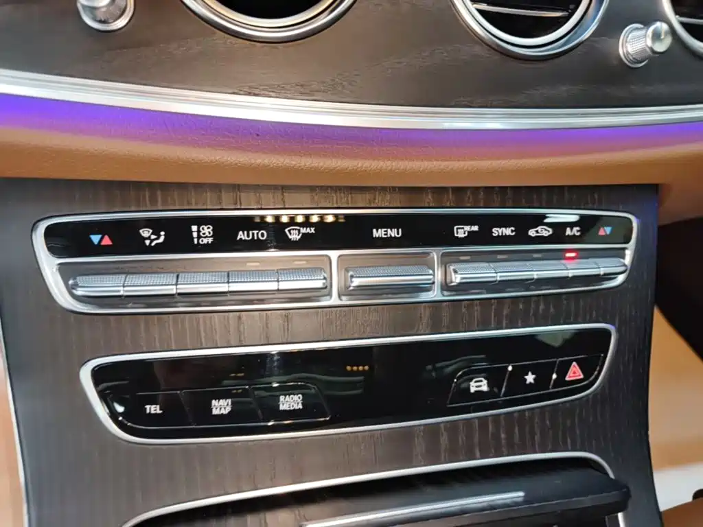 Mercedes-Benz E-Class 2022 — фото 13
