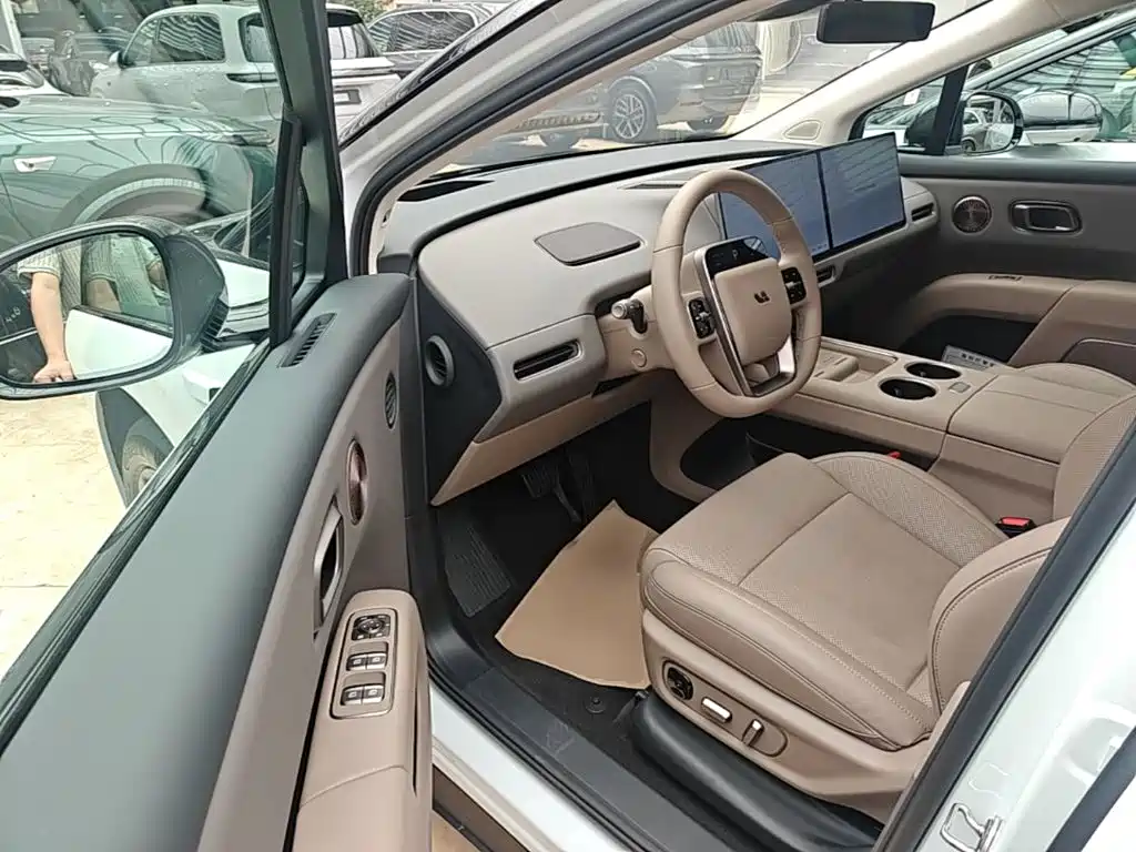 Li Auto i8 2025 — фото 16