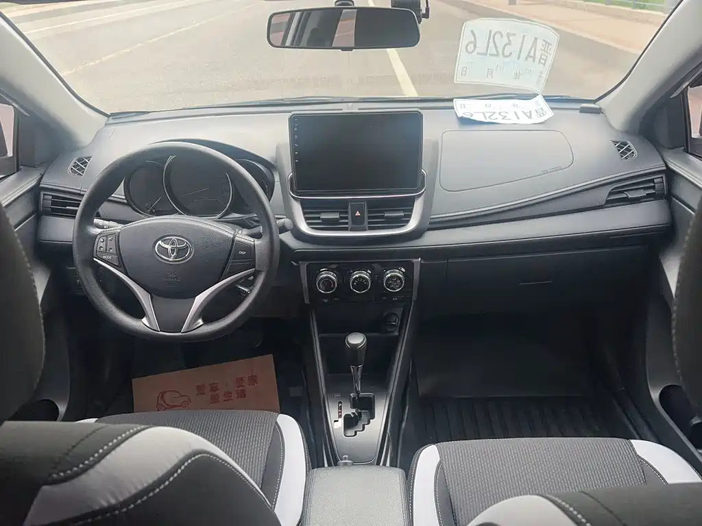 Toyota Yaris L 2022 — фото 14