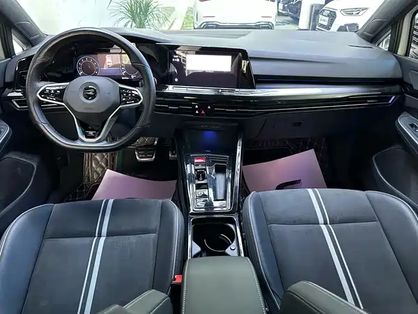 Volkswagen Golf 2021