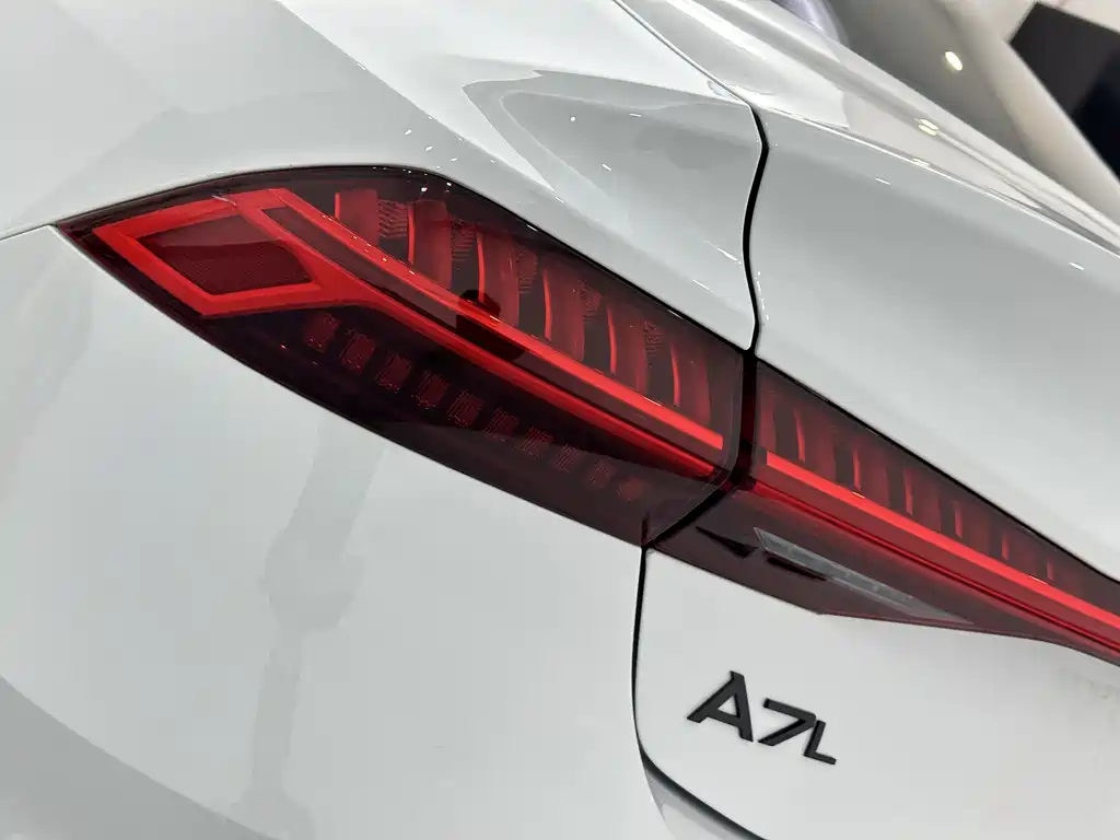 Audi A7L 2023 — фото 23
