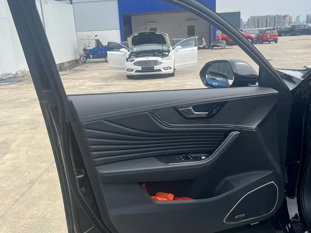 Hongqi HS5 2023