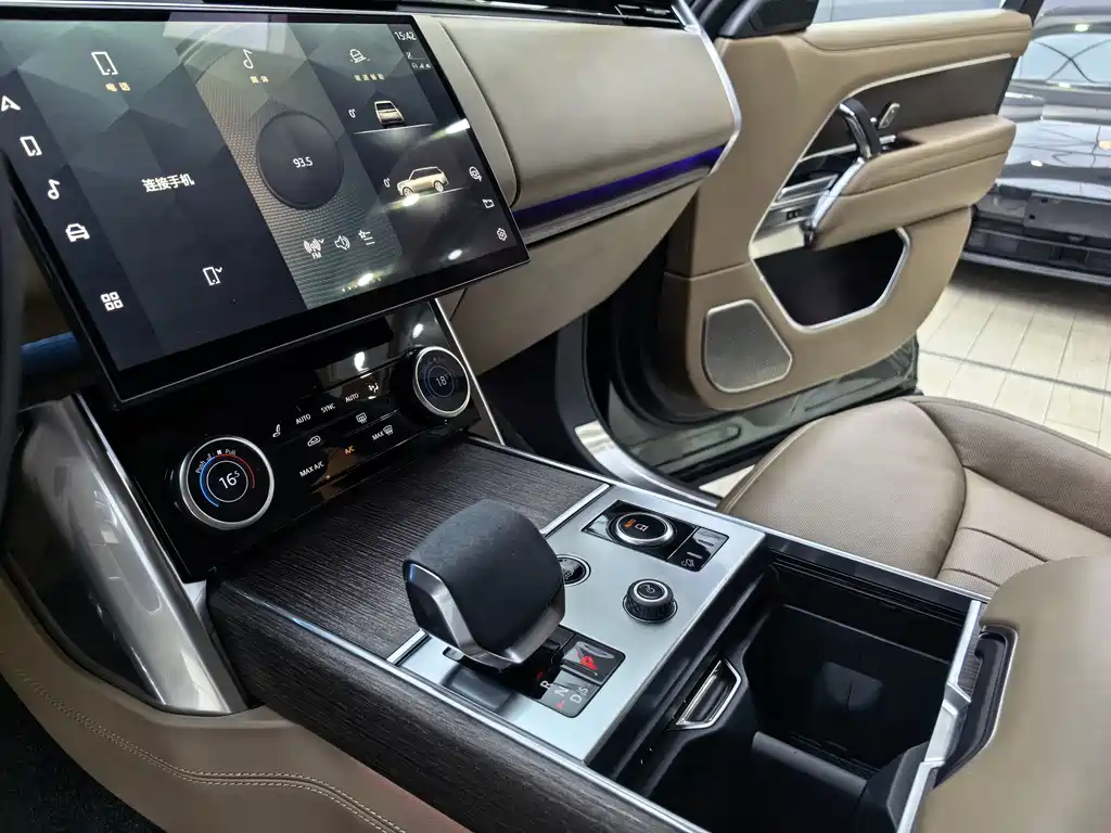 Land Rover Range Rover 2022 — фото 13