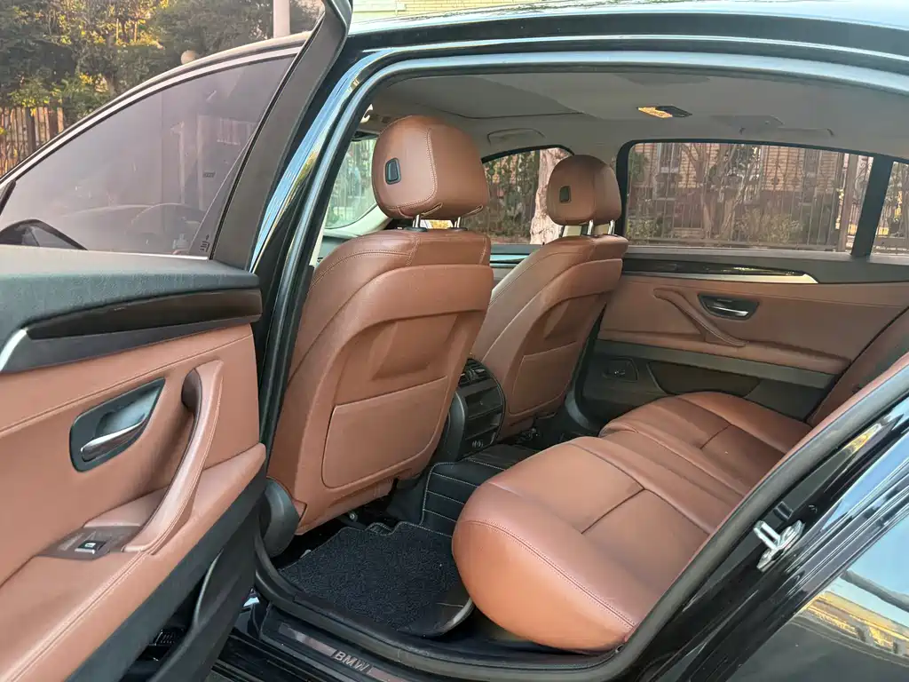 BMW 5 Series 2016 — фото 10