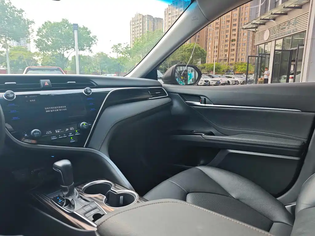 Toyota Camry 2020 — фото 22