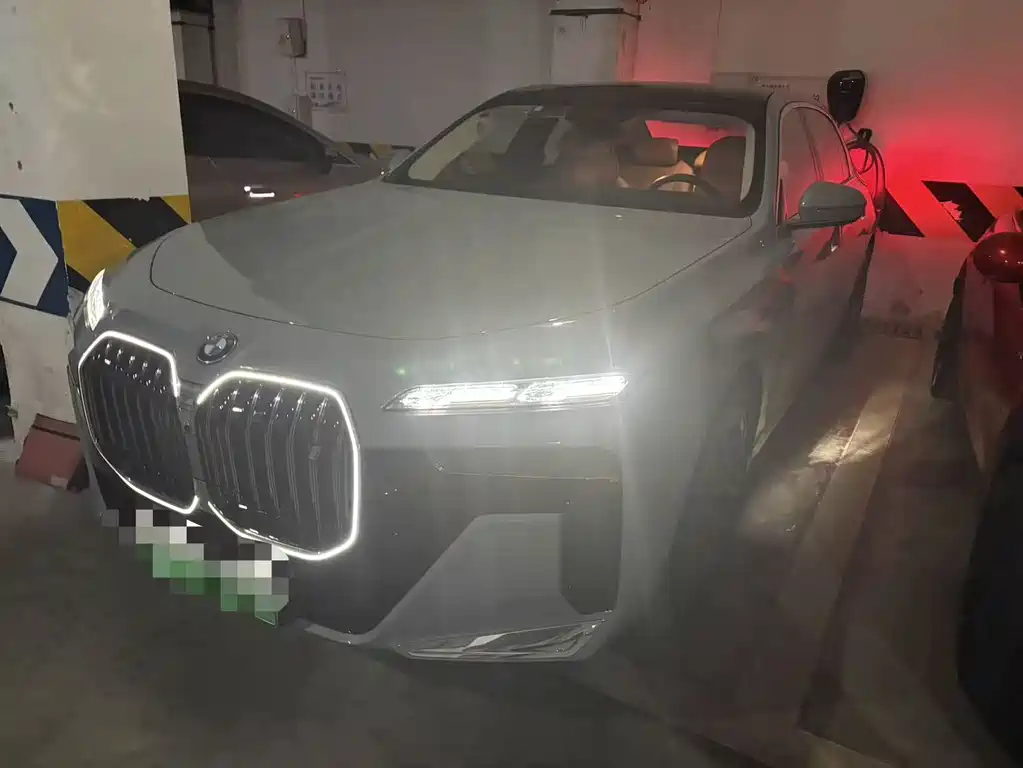 BMW i7 2023