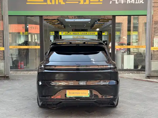 Li Auto L6 2025