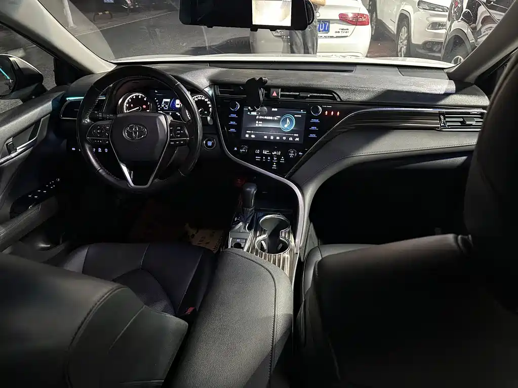 Toyota Camry 2019 — фото 5