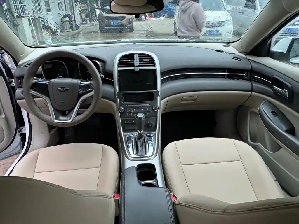 Chevrolet Malibu 2016 — фото 10