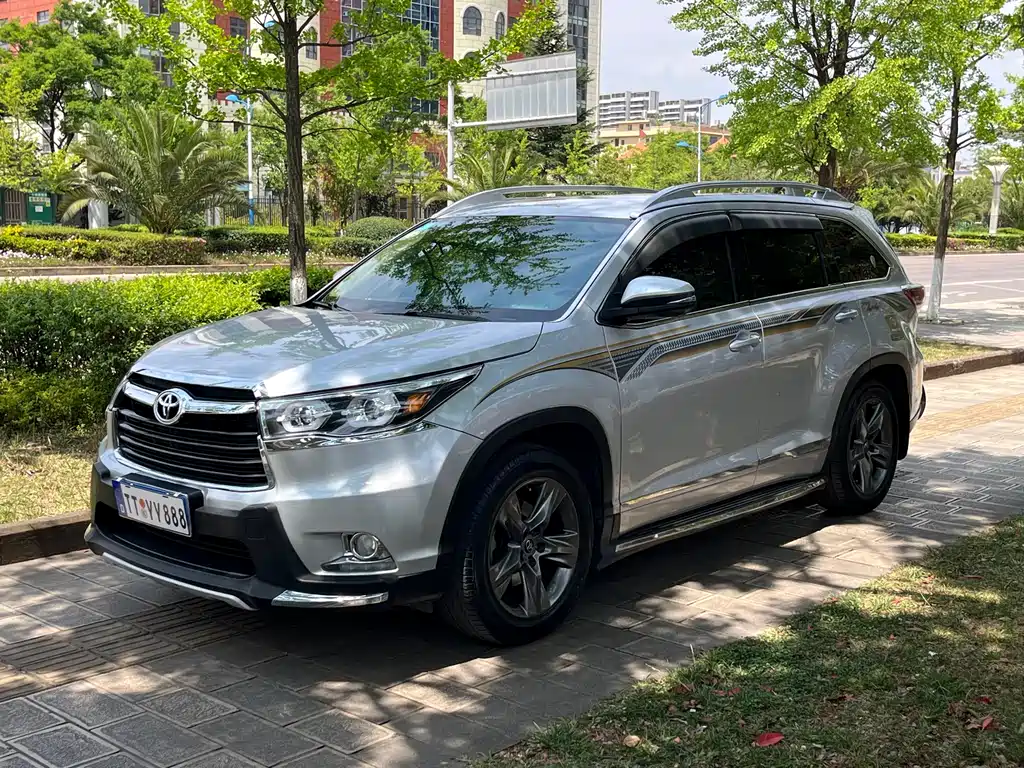 Toyota Highlander 2017 — фото 1