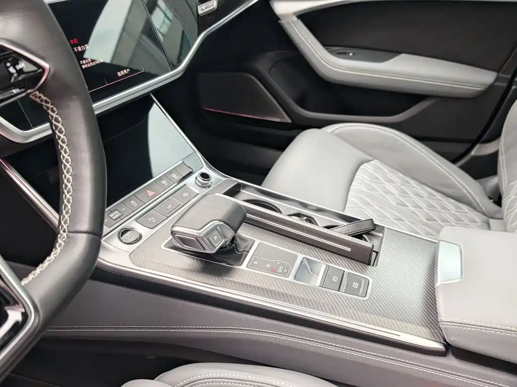 Audi A7L 2024 — фото 10