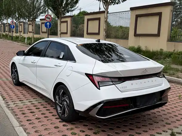 Hyundai Elantra 2023