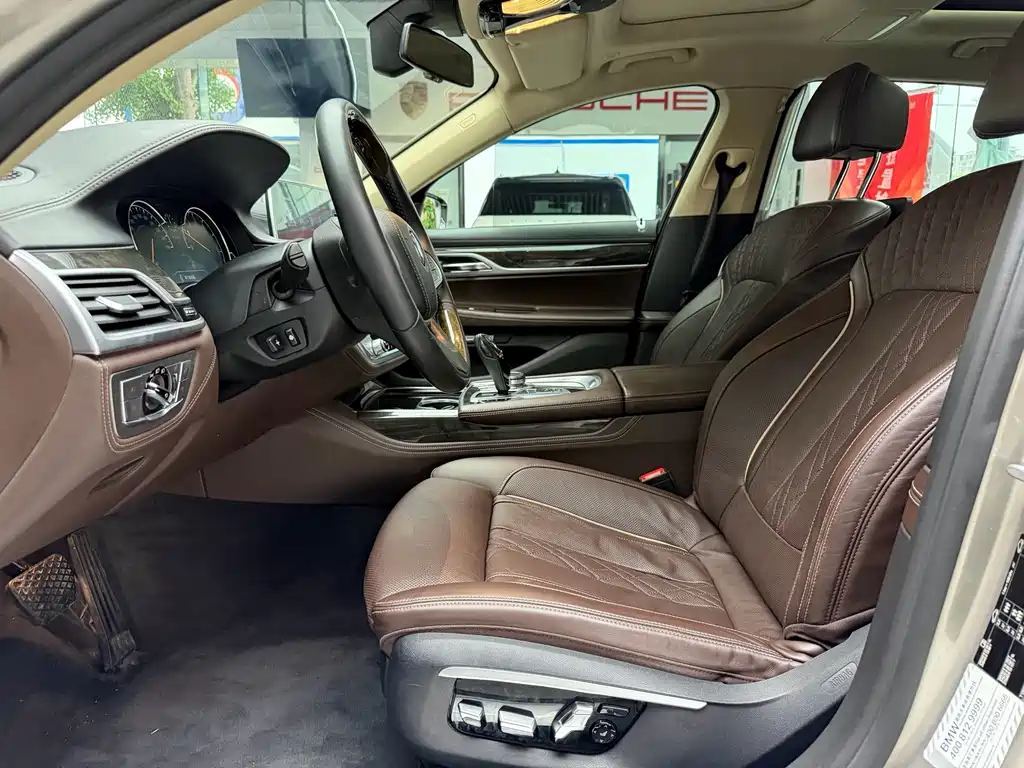 BMW 7 Series 2016 — фото 16