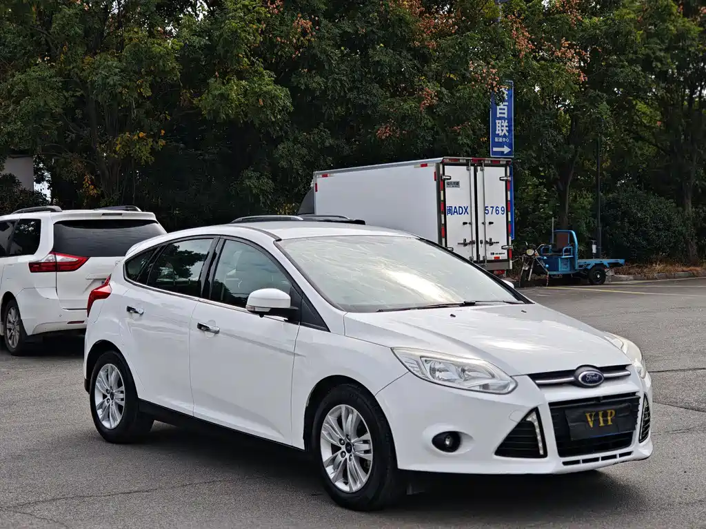 Ford Focus 2015 — фото 3