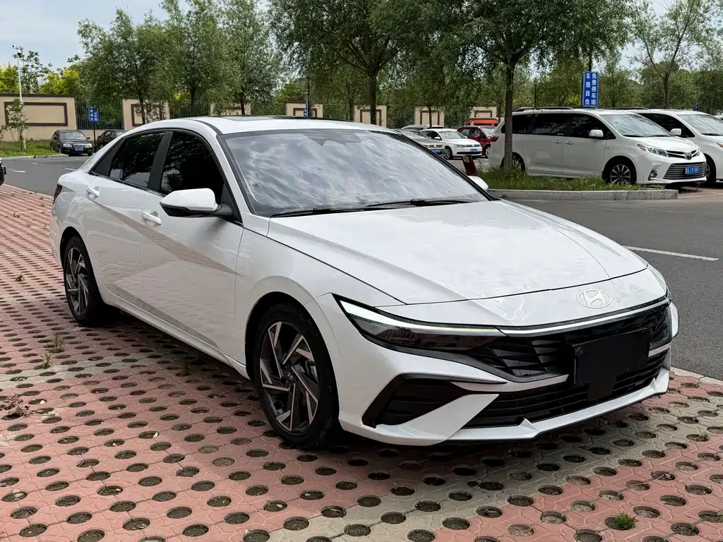 Hyundai Elantra 2023