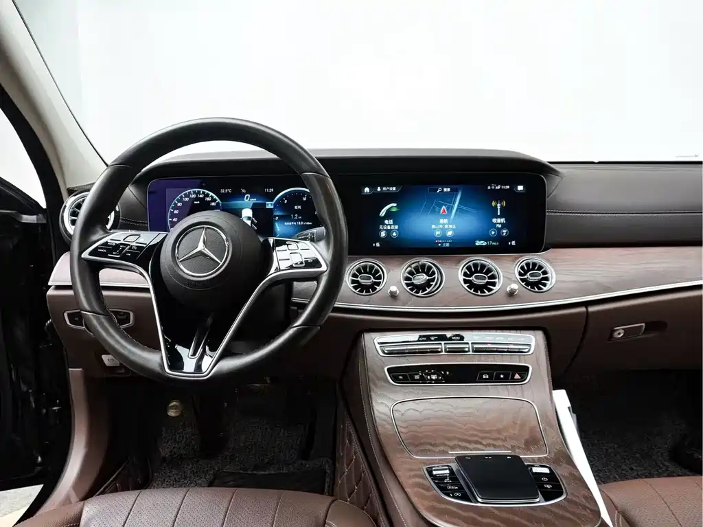 Mercedes-Benz E-Class 2022 — фото 17