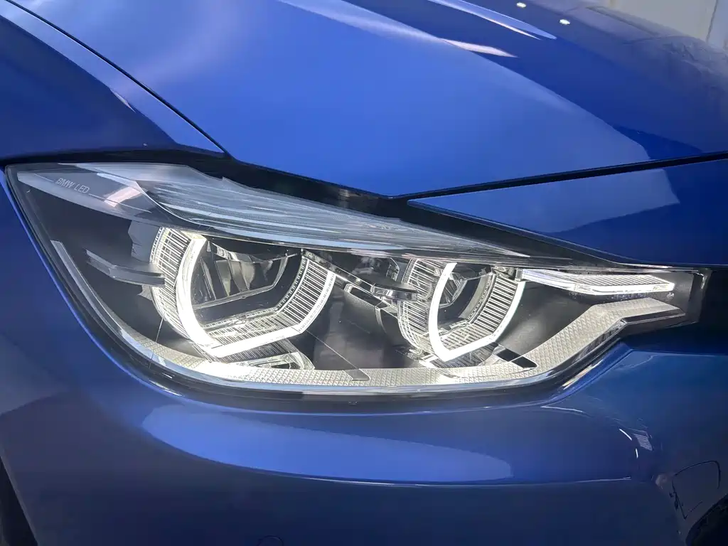 BMW 3 Series 2018 — фото 25