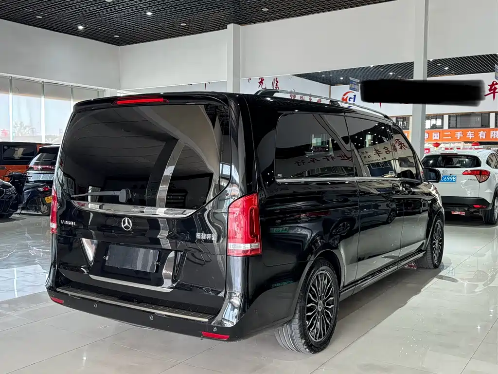 Mercedes-Benz V-Class 2019 — фото 19