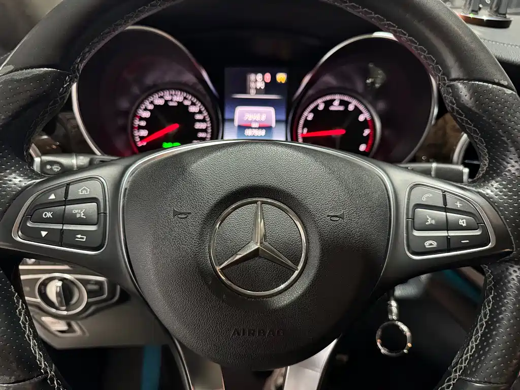 Mercedes-Benz V-Class 2019 — фото 17