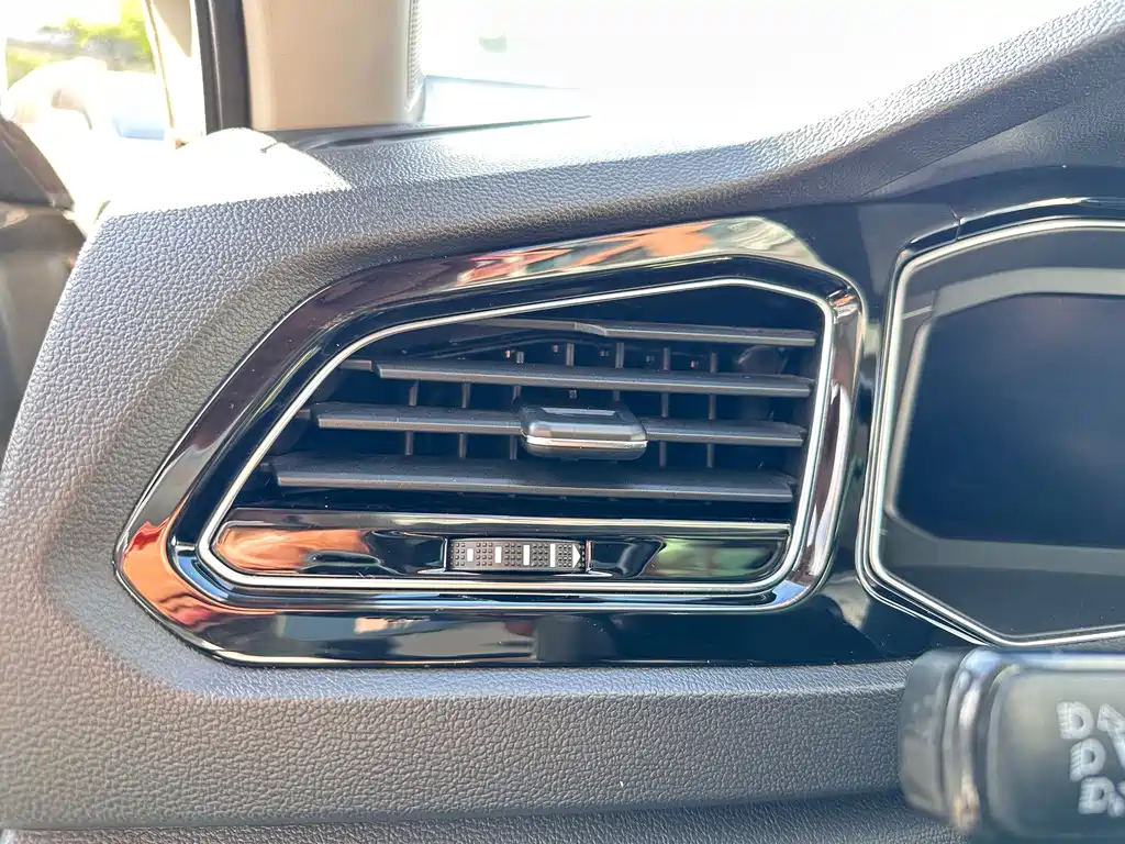 Volkswagen T-Roc 2020 — фото 17