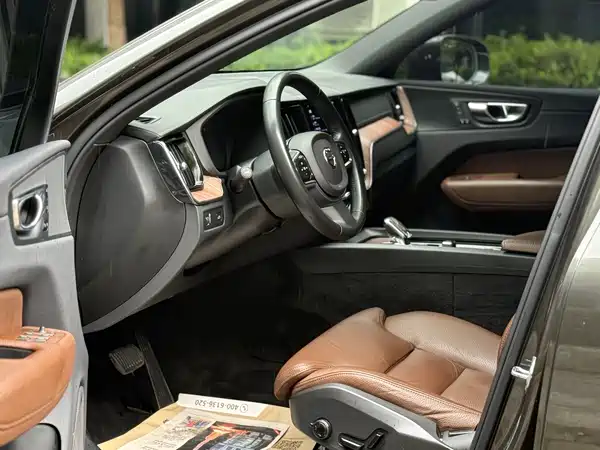 Volvo XC60 2022
