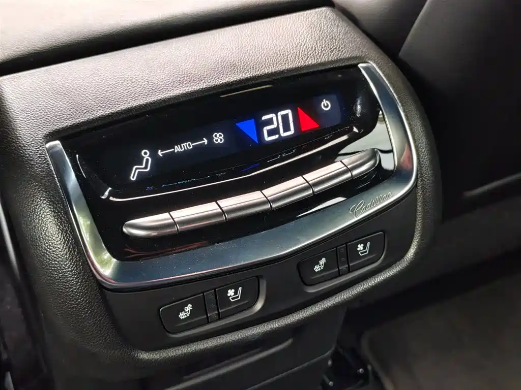 Cadillac XT6 2025 — фото 11