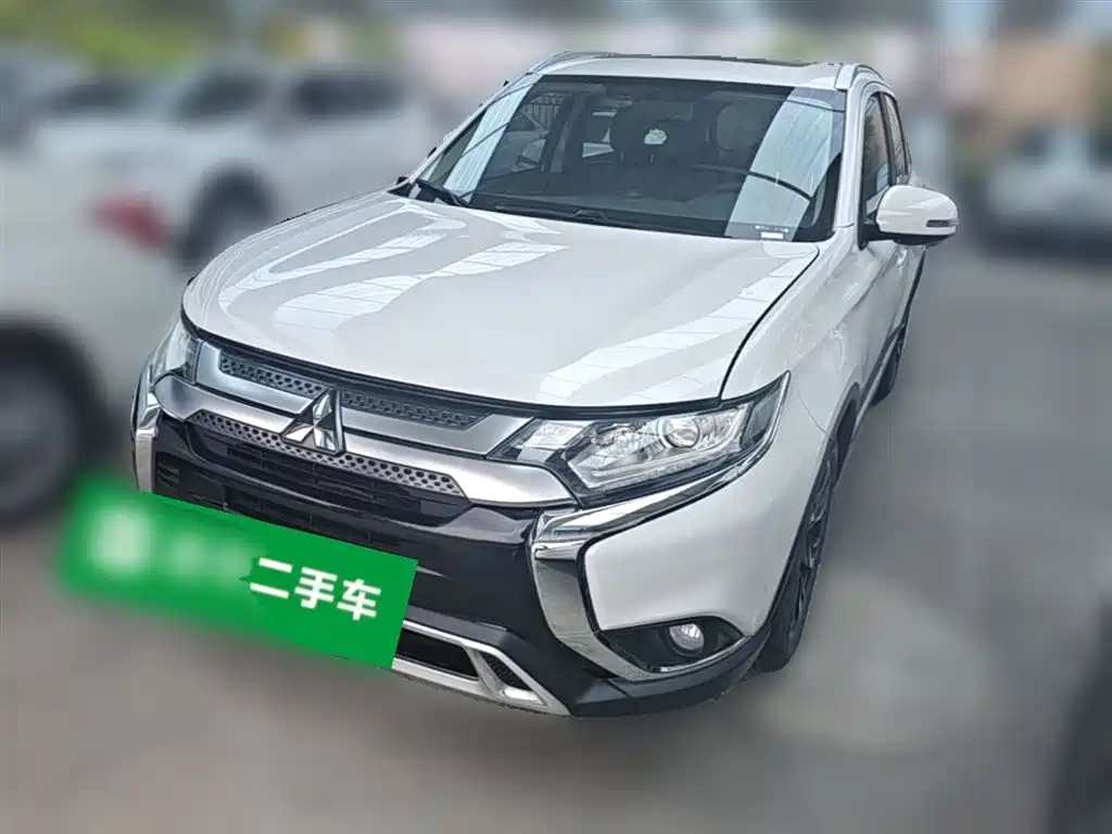 Mitsubishi Outlander 2020 — фото 3