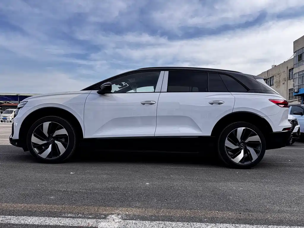 Audi Q5 e-tron — фото 3