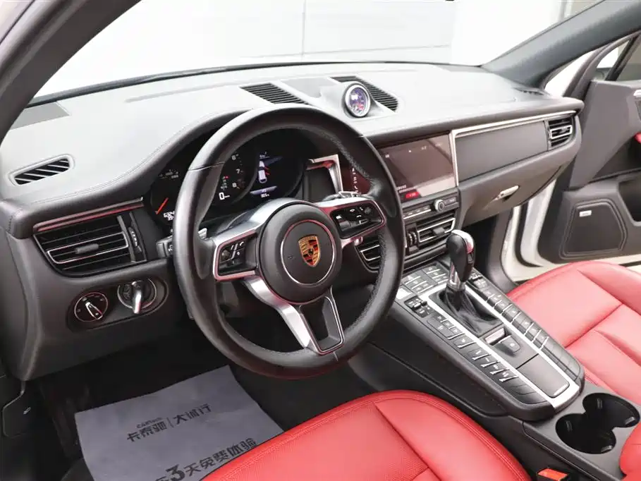 Porsche Macan 2020 — фото 14