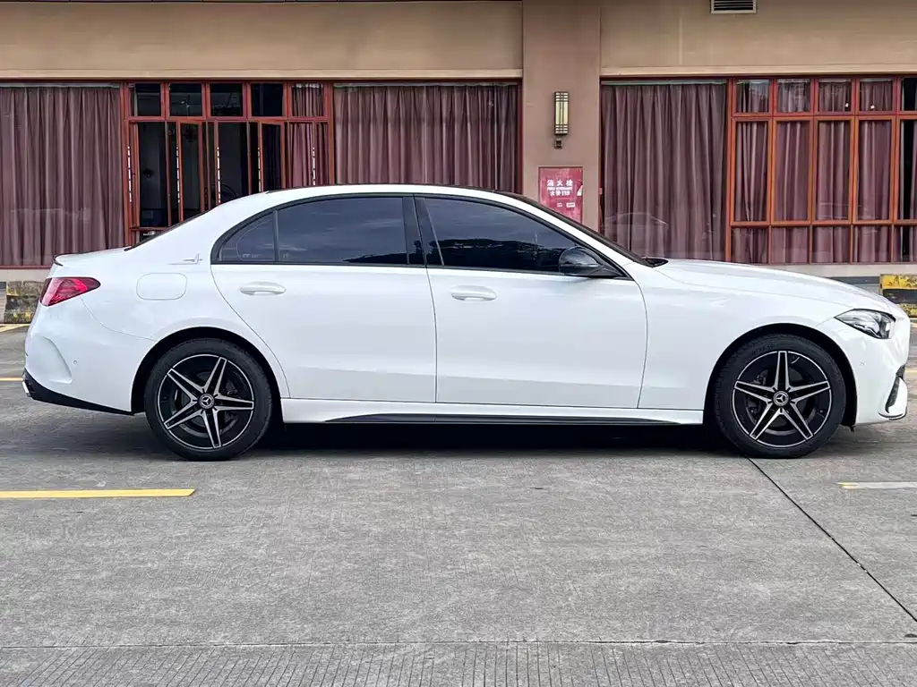 Mercedes-Benz C-Class 2025 — фото 14