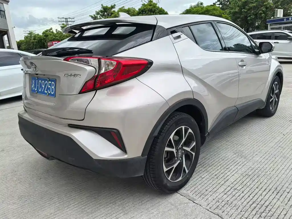 Toyota C-HR 2021 — фото 4