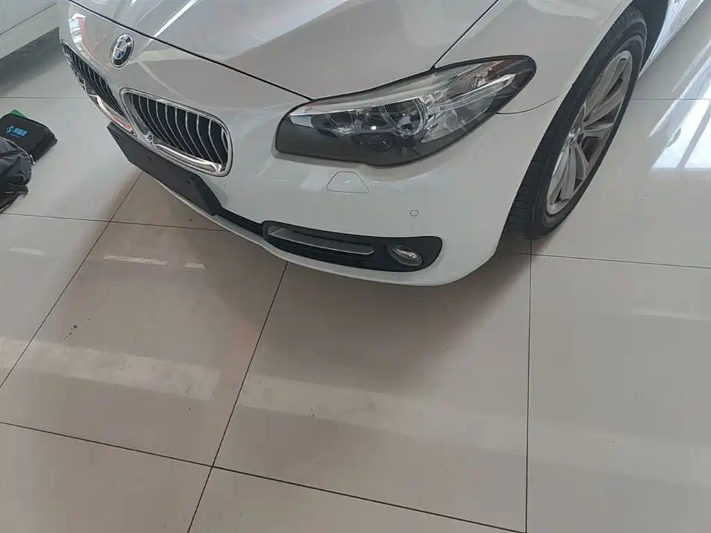 BMW 5 Series 2015 — фото 24