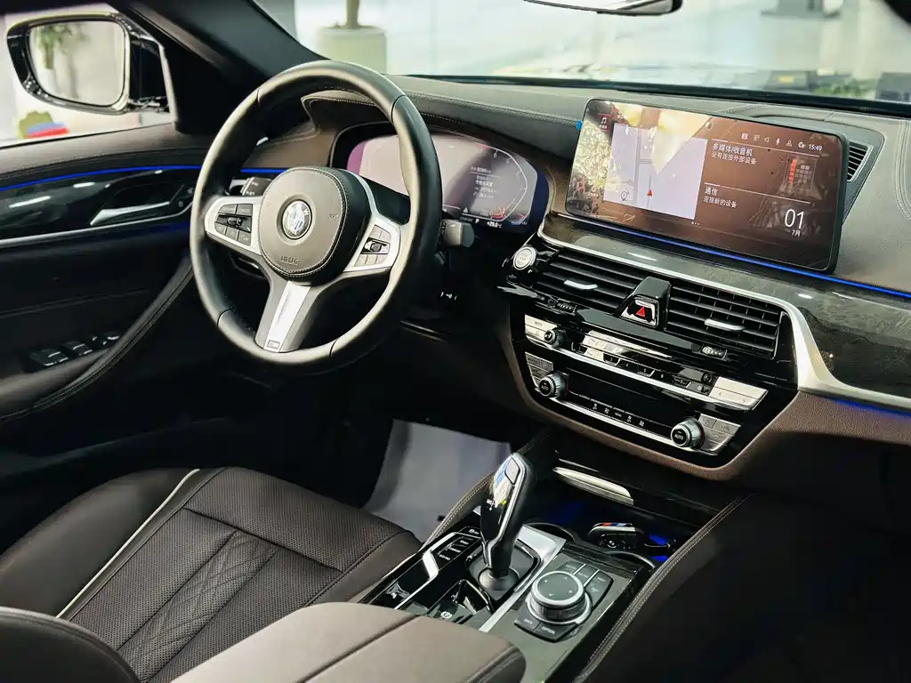 BMW 5 Series 2022 — фото 12