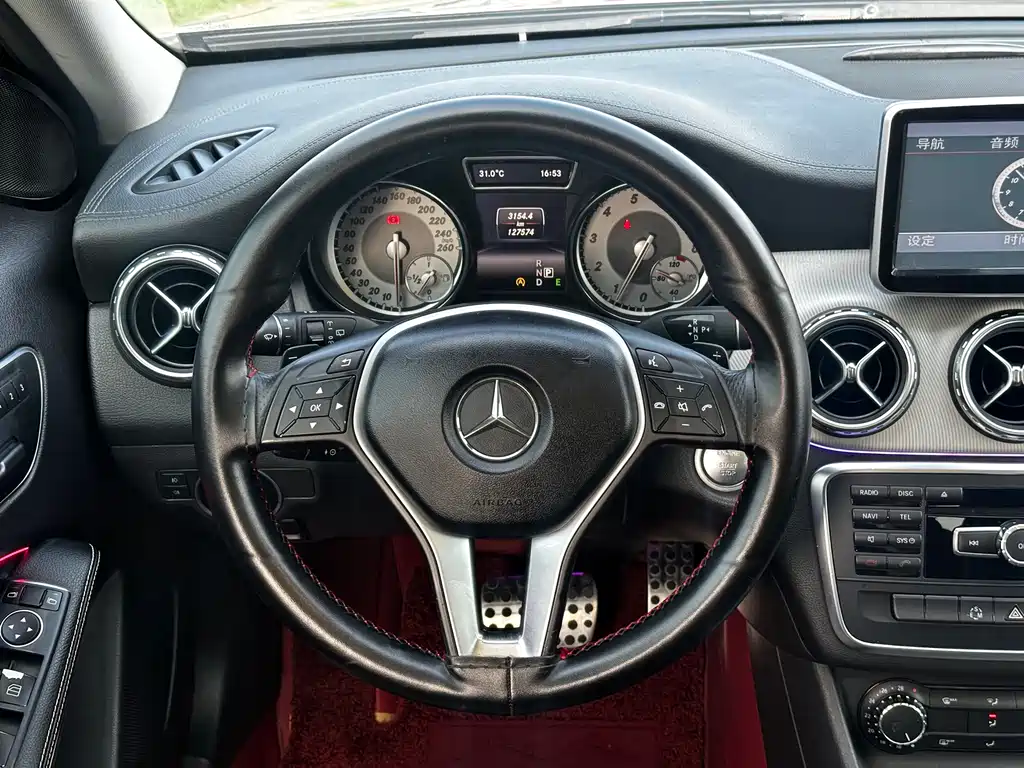 Mercedes-Benz GLA 2015 — фото 9