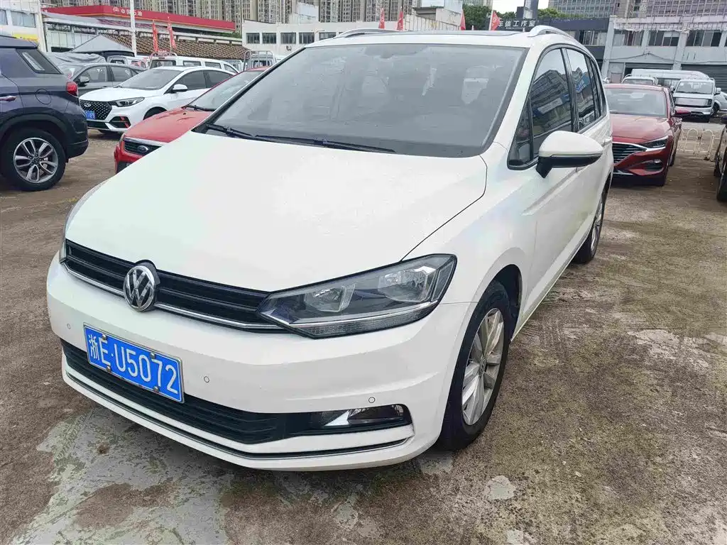 Volkswagen Touran 2020 — фото 1