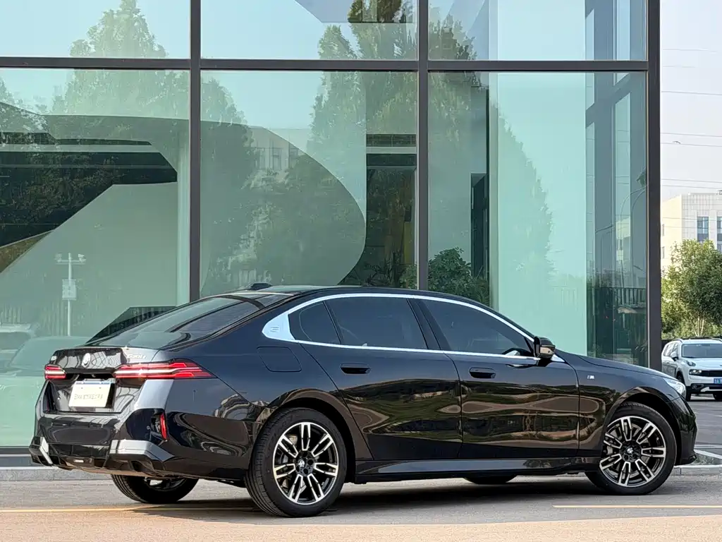 BMW 5 Series 2025