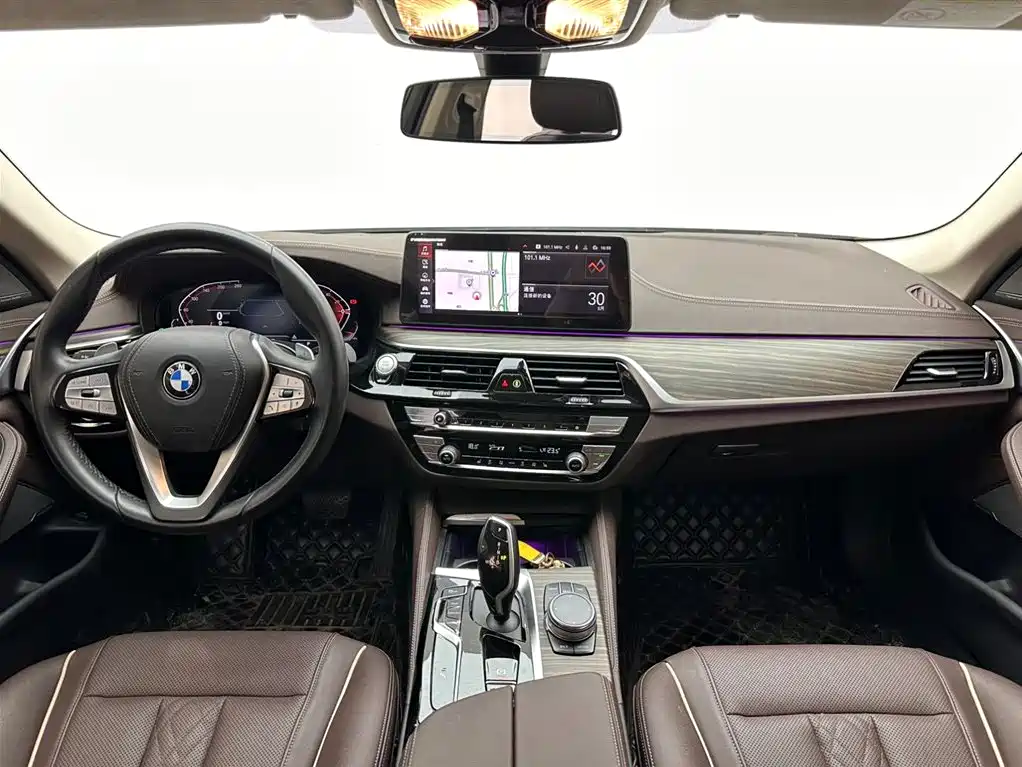 BMW 5 Series 2023 — фото 10