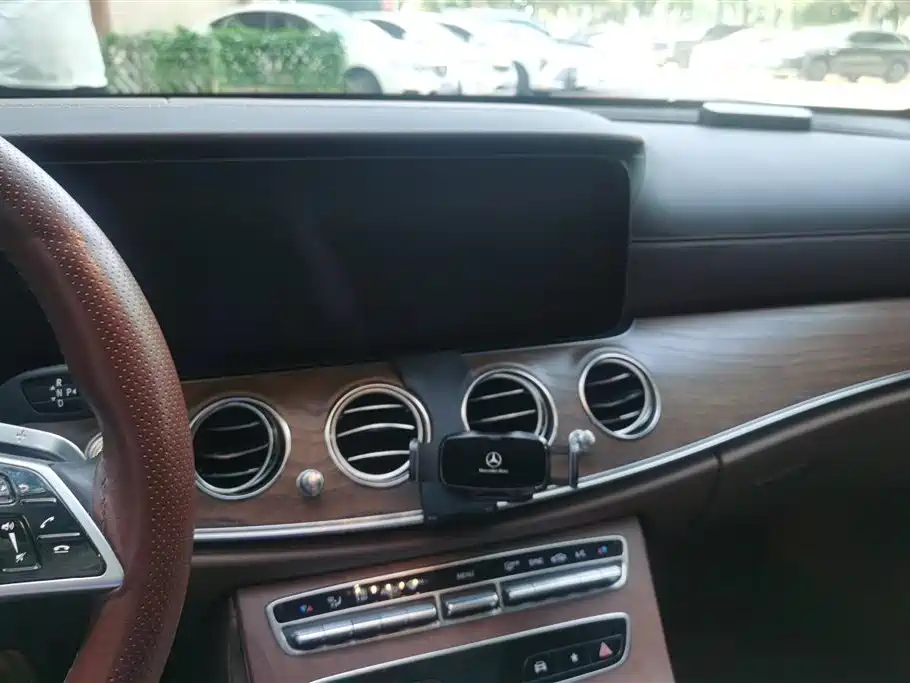 Mercedes-Benz E-Class 2023 — фото 13