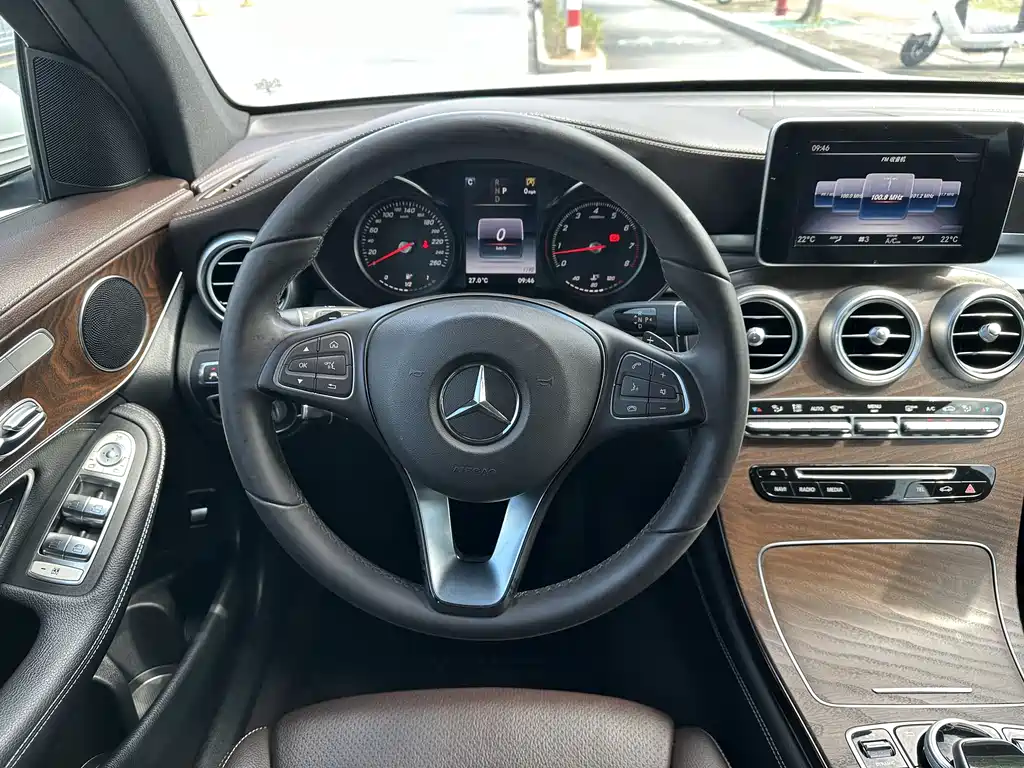 Mercedes-Benz GLC 2018 — фото 18