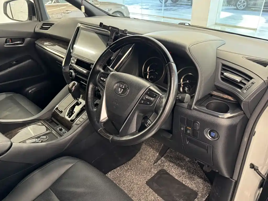 Toyota Alphard 2020 — фото 4