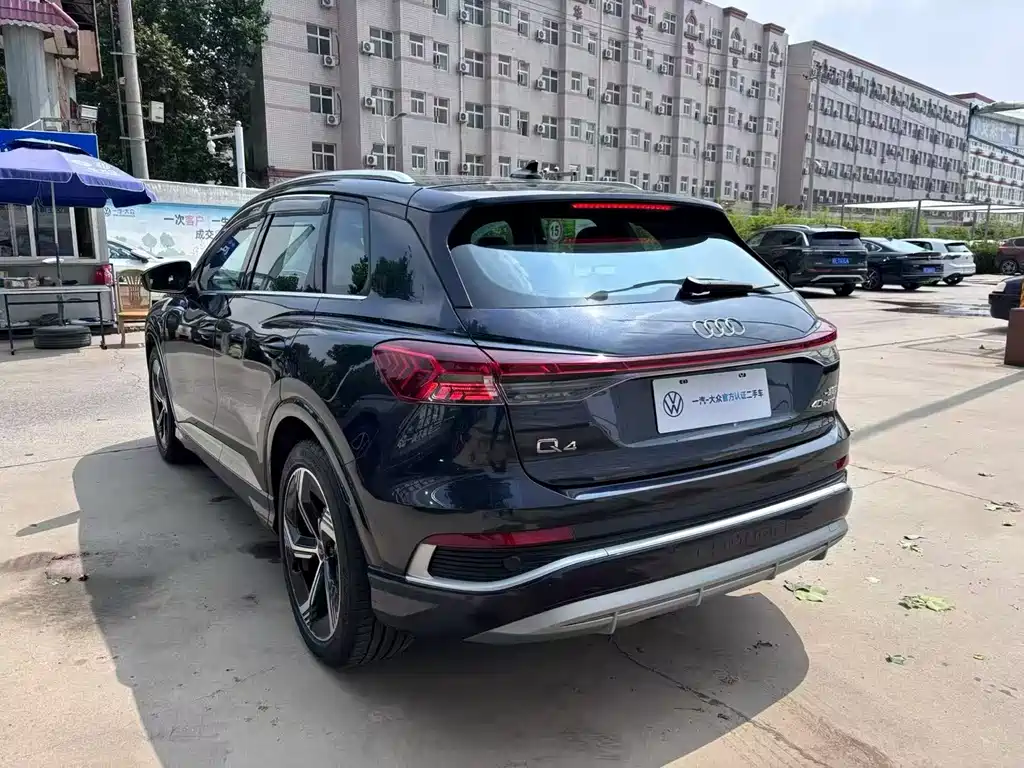 Audi Q4 e-tron 2024