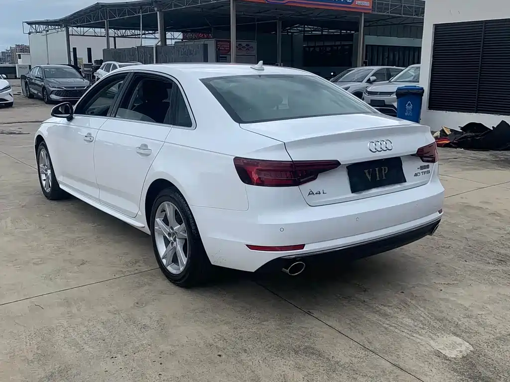 Audi A4L 2018 — фото 16