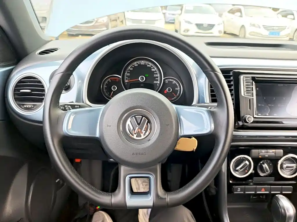 Volkswagen Beetle 2020 — фото 11